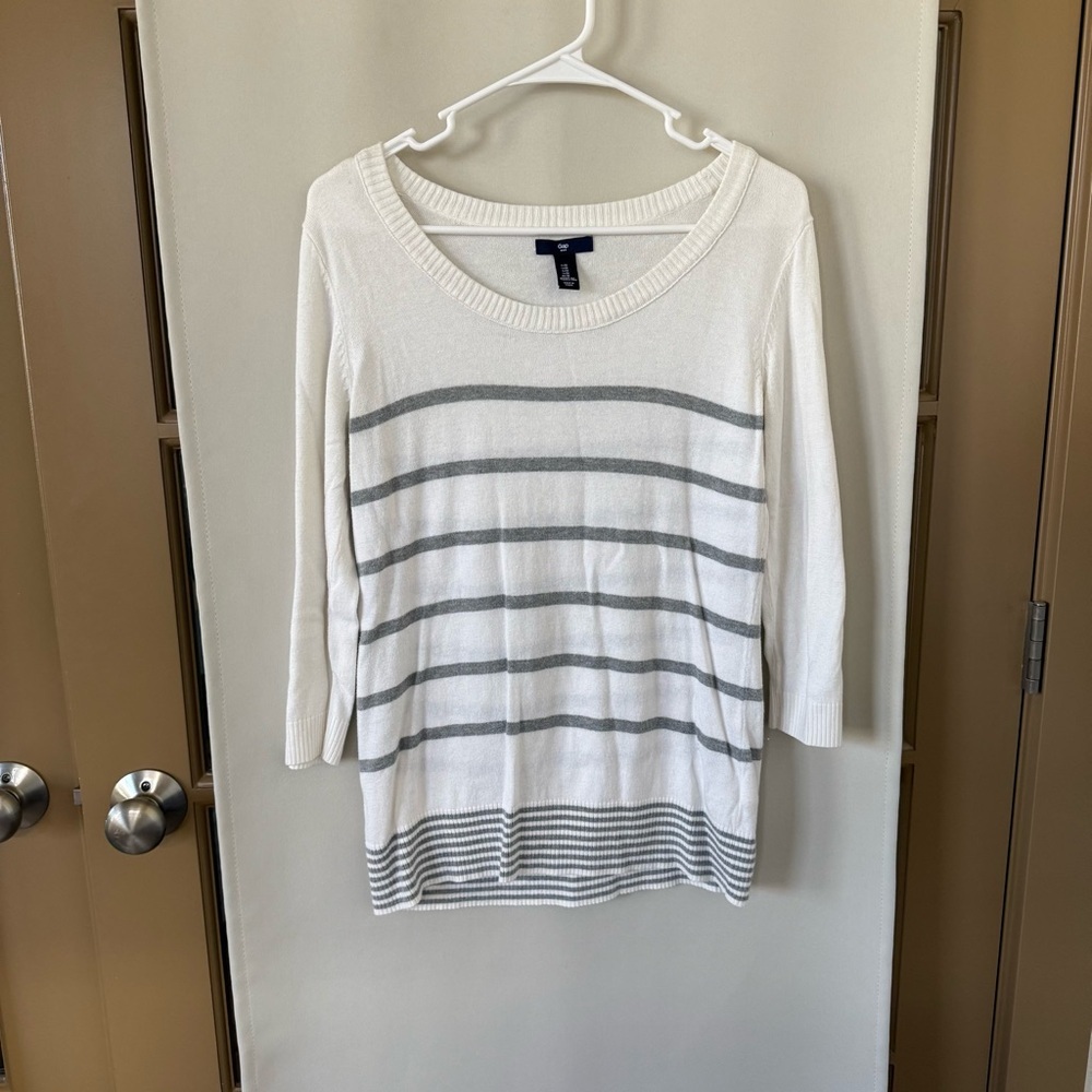 Gap Factory Women's Medium White Grey Round Neck 3/4 Sleeve‎ Sweater